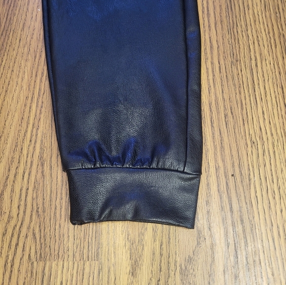 Commando Leather Tapered Pants Women’s W30 L27 Made in USA High-Rise Slim A70 - Picture 3 of 9